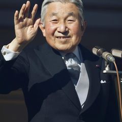 Kaiser Akihito bestieg 1989 den japanischen Chrysanthementhron. Sein Vater Hirohito war als 124. Tenno nach mehr als 60-jähriger Regierungszeit gestorben.
