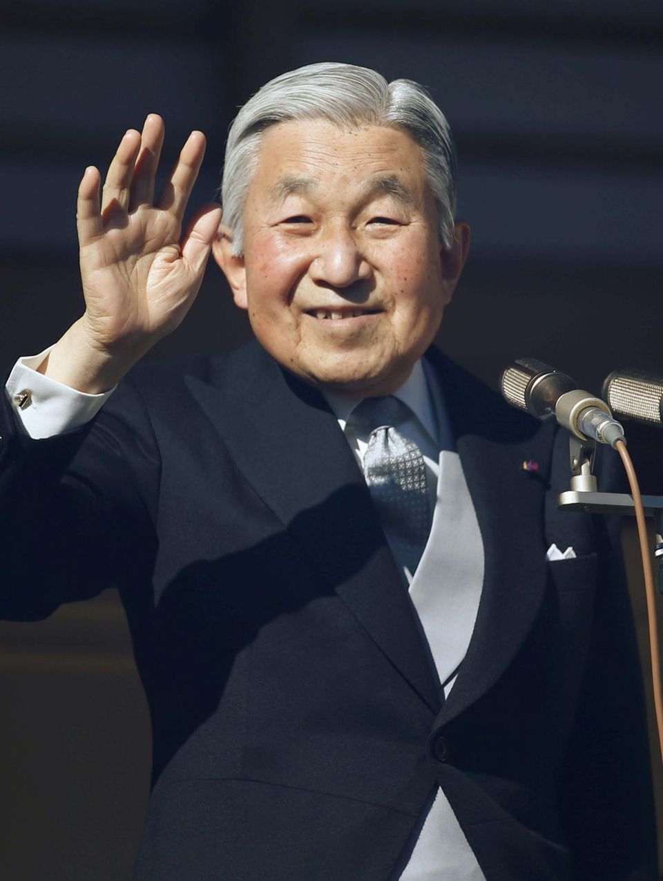 Kaiser Akihito bestieg 1989 den japanischen Chrysanthementhron. Sein Vater Hirohito war als 124. Tenno nach mehr als 60-jähriger Regierungszeit gestorben.