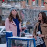 Endlich wieder Schnee! Die in vier Teile bzw. Jahreszeiten aufgeteilte Fortsetzung der beliebten Mutter-Tochter-Serie entführt die Fans auch ins winterliche Stars Hollow.
