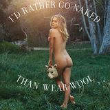 Alicia Silverstone posiert nackt für PETA: Der "Clueless"-Star steht nackt auf einem Feld mit einer Schafsmaske in der Hand. Dazu der Slogen: "Ich gehe lieber nackt als Wolle zu tragen."