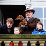 6. November 2016  Mit Opa Prinz Henrik (und dem königlichen Dackel) sind Felix, Nikolai, Athena und Henrik bei der Hubertus Jagd außerhalb von Kopenhagen dabei.
