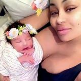 Wie könnte es anders sein? Direkt nach der Geburt folgt direkt eine kleine Social-Media-Show und die kleine Dream Renee wird auf allen Kanälen präsentiert.