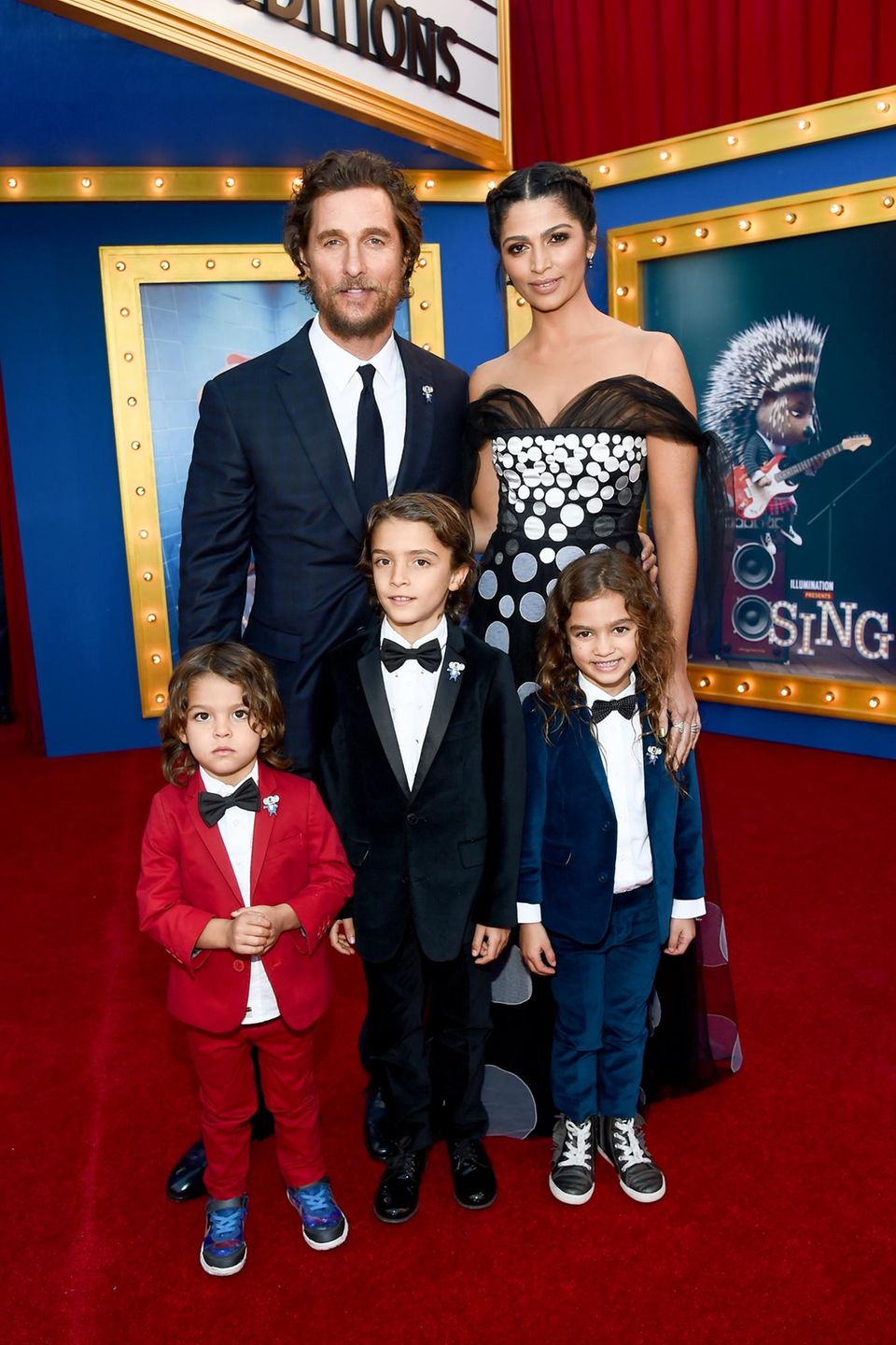 3. Dezember 2016  Filmspaß für die ganze Familie: Matthew McConaughey und Camila Alves besuchen mit ihren stylischen Kids Livingston, Levi und Vida die "Sing"-Premiere in Los Angeles.