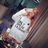 Lindsay Lohan spricht bereits seit einiger Zeit mit einem sehr individuellen Akzent, die sie sich im Ausland angeeignet hat. Sie hat auch schon den perfekten Namen "Lilohan". Jetzt verkauft zu für einen guten Zweck diese Shirts und möchte den Erlös spenden.