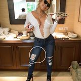 Am Spiegel und an der Schranktür sieht man deutlich, dass Mariah Carey ihr Instagram-Bild zu Thanksgiving mal wieder ein wenig "optimiert" hat.