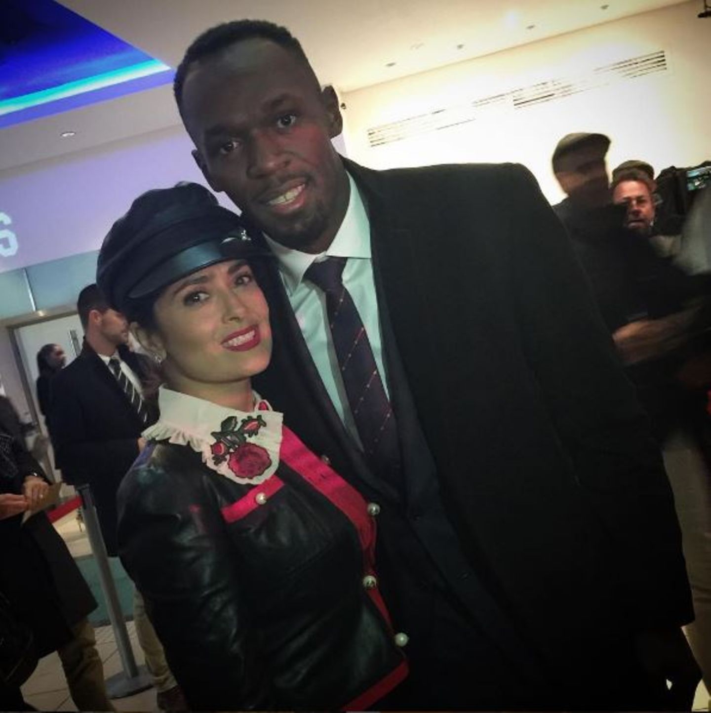 Schnell mal den schnellsten Mann der Welt geschnappt: Salma Hayek lässt sich mit Usain Bolt ablichten.