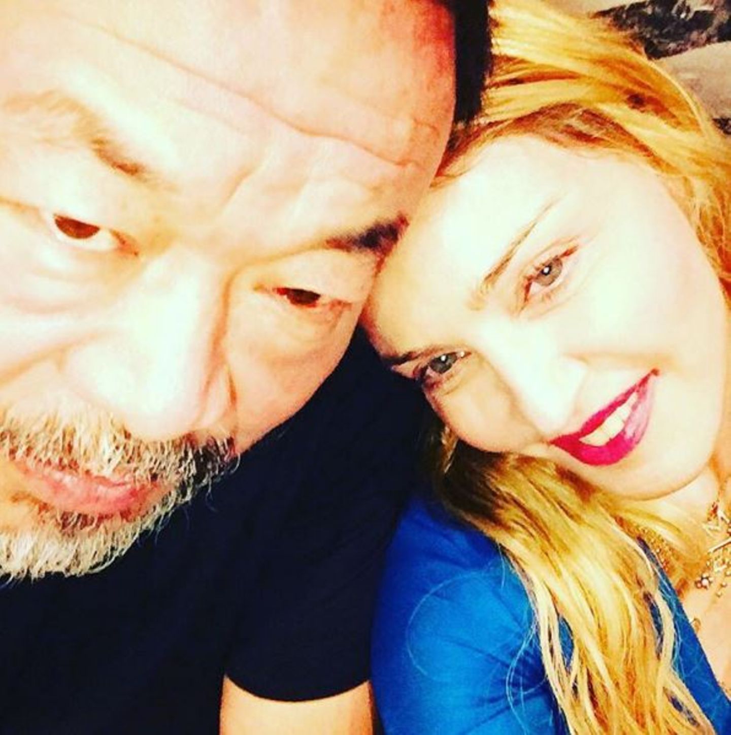 November 2016   Madonna trifft sich mit dem Künstler und Menschenrechtler Ai Weiwei zum Abendessen. Sie tauschen sich über Kunst, Freiheit und Liebe aus.