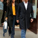 Camila Alves-McConaughey versteckt mit ihrer sonnengelben Bluse einen schönen Akzent hinterm schwarzen Blazer.