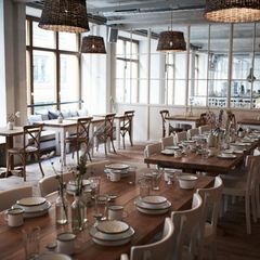 Das Einrichtungskonzept des Restaurants ist ebenso gemütlich wie skandinavisch-modern. Ein Ort zum Wohlfühlen, an dem auch die Interiorlinie "Barefoot Living" verkauft wird.
