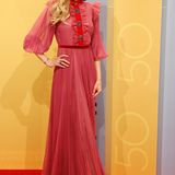 Nicole Kidman präsentiert sich in einem bodenlangen Chiffon-Kleid von Gucci.