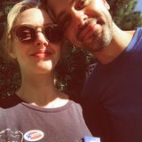"Gewählt, und es fühlt sich so gut an": Amanda Seyfried und ihr Liebster Thomas Sadoski strahlen in der Nachmittagssonne.
