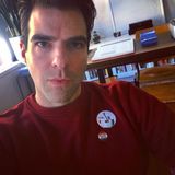 Zachary Quinto ist "optimistisch und hoffnungsvoll", dass Hillary es schaffen wird.