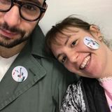 "Meine Familie hat gewählt und könnte nicht glücklicher sein. Und ihr?", kommentiert Lena Dunham ihr Foto, das sie mit ihrem Freund Jack Antonoff zeigt. Die Schauspielerin hat Hillary Clintons Kampagne unterstützt.