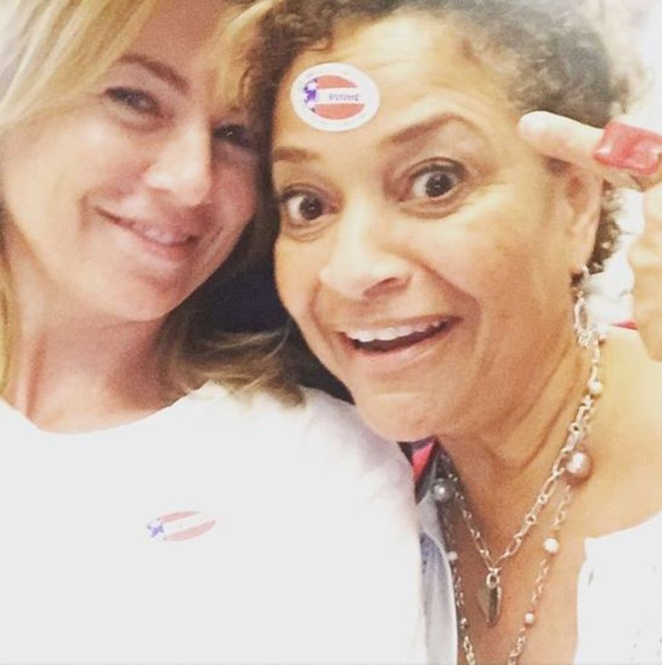 Ellen Pompeo und die "Grey's Anatomy"-Produzentin Debbie Allen haben für Hillary gestimmt.