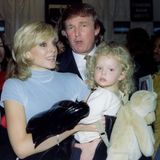 Mit der Schauspielerin Marla Maples war Donald von 1993 bis 1999 verheiratet. Gemeinsam haben sie eine Tochter: Tiffany Trump.