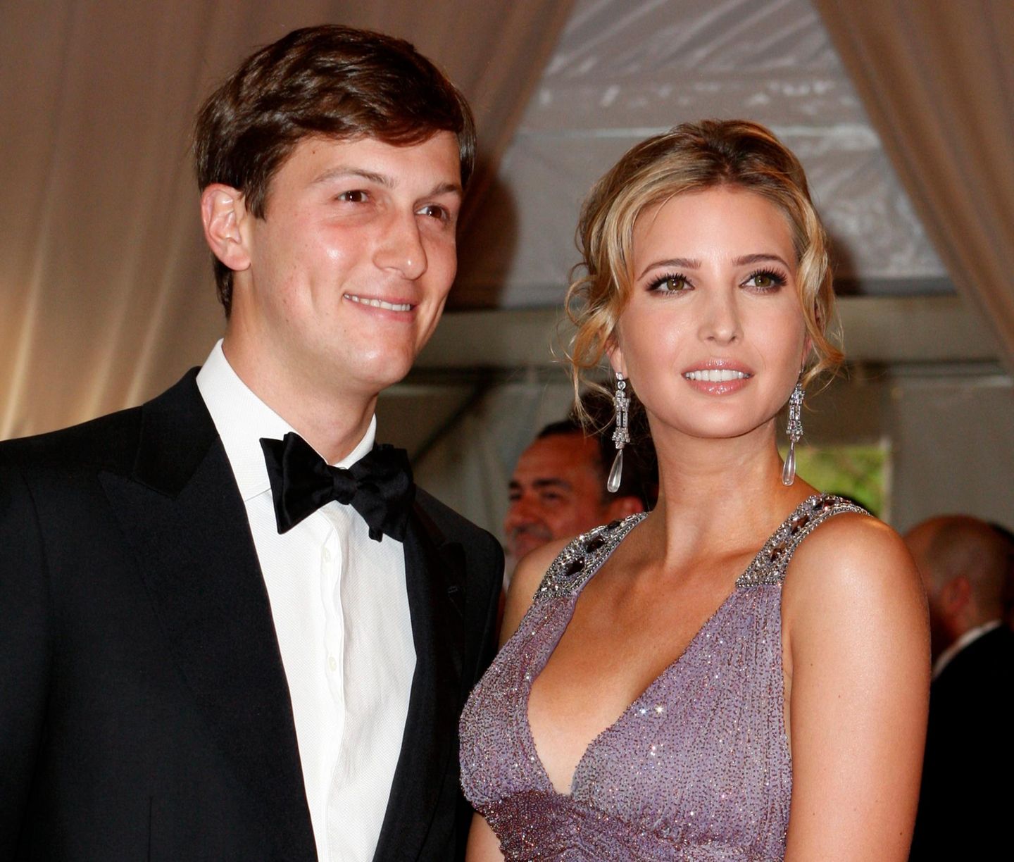 Jared Kushner und Ivanka Trump: Kushner ist ein milliardenschwerer Immobilien-Erbe und Inhaber der Zeitung „The New York Observer“. Vor der ihrer Hochzeit konvertierte Ivanka zum Judentum.