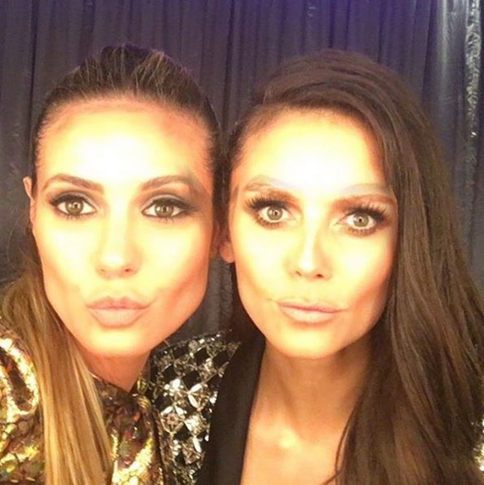 Heidi Klum (links) und Nina Dobrev (rechts) haben während der "American Music Awards" die Gesichter getauscht. Dabei wird eines klar: Die beiden sehen sich ganz schön ähnlich. Heidi Klum (links) und Nina Dobrev (rechts) haben während der "American Music Awards" die Gesichter getauscht. Dabei wird eines klar: Die beiden sehen sich ganz schön ähnlich.