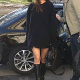 Irina Shayk sieht bereits vor ihrem Wäsche-Catwalk ganz heiß aus. In Overknee-Stiefeln und einem knappen Kleid steigt sie aus der Limosine wie ein echter Superstar.