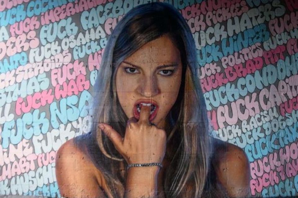 Justin Theroux im Interview: Dieses Bild von Street Art-Künstler Nick Flatt zeigte Theroux auf Instagram – und alle dachten, er sende damit eine Botschaft an Brad Pitt Dieses Bild von Street Art-Künstler Nick Flatt zeigte Theroux auf Instagram – und alle dachten, er sende damit eine Botschaft an Brad Pitt