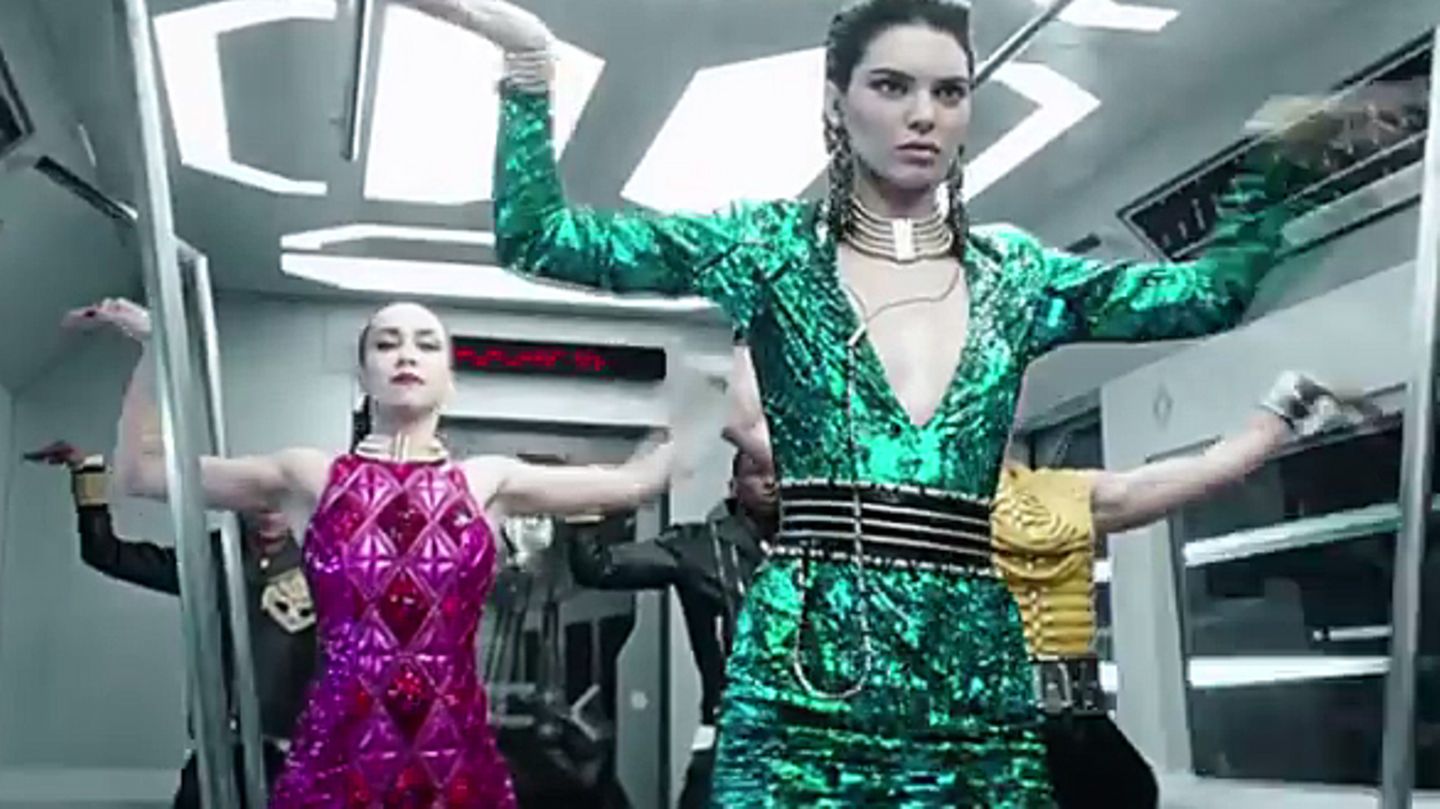kendall jenner runway just dance kendall jenner runway just dance
