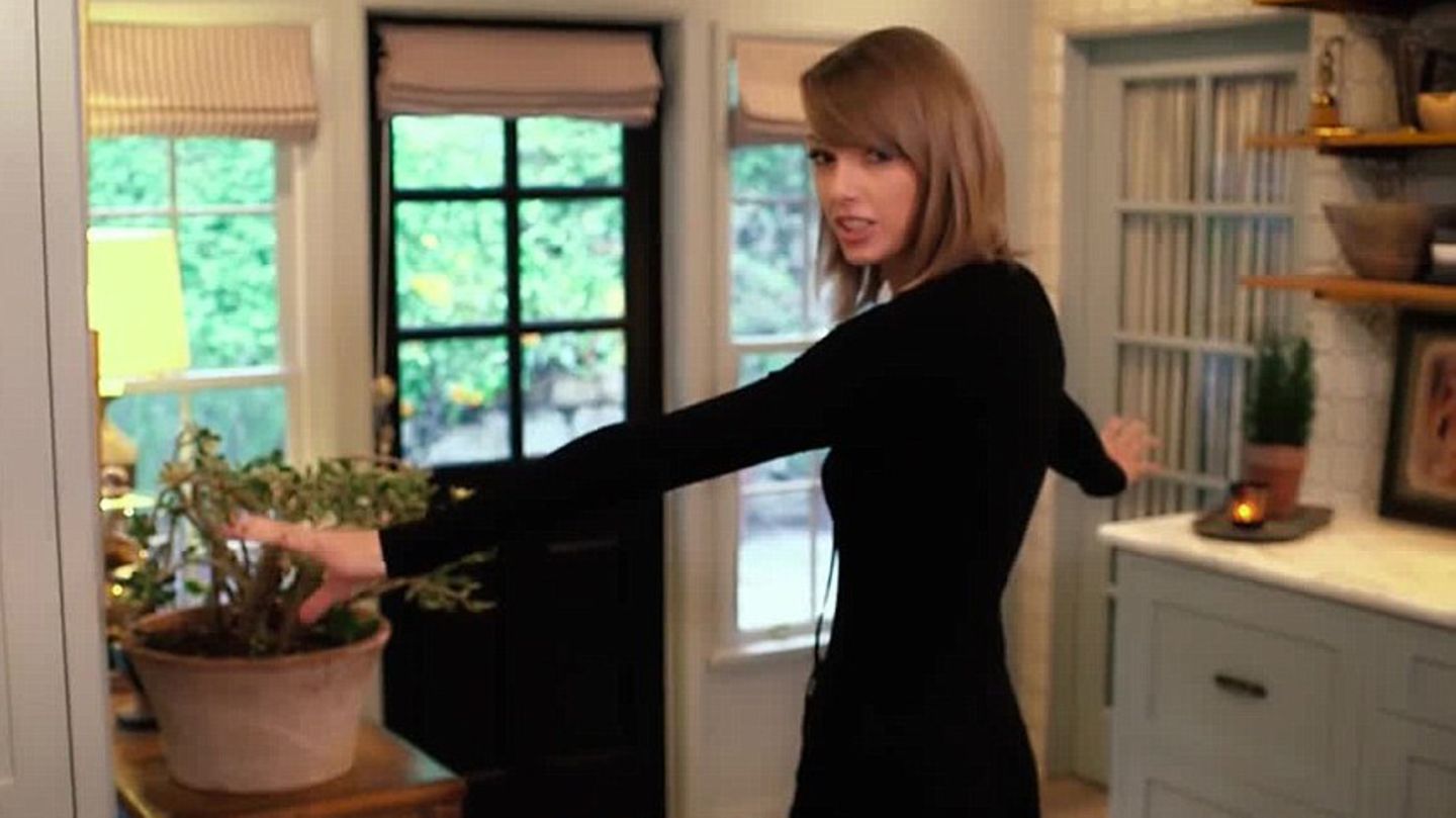 Габриэль галимберти фотограф. Дом тейлор свифт. House of her. Дом веры вонг в картинках. House of her.