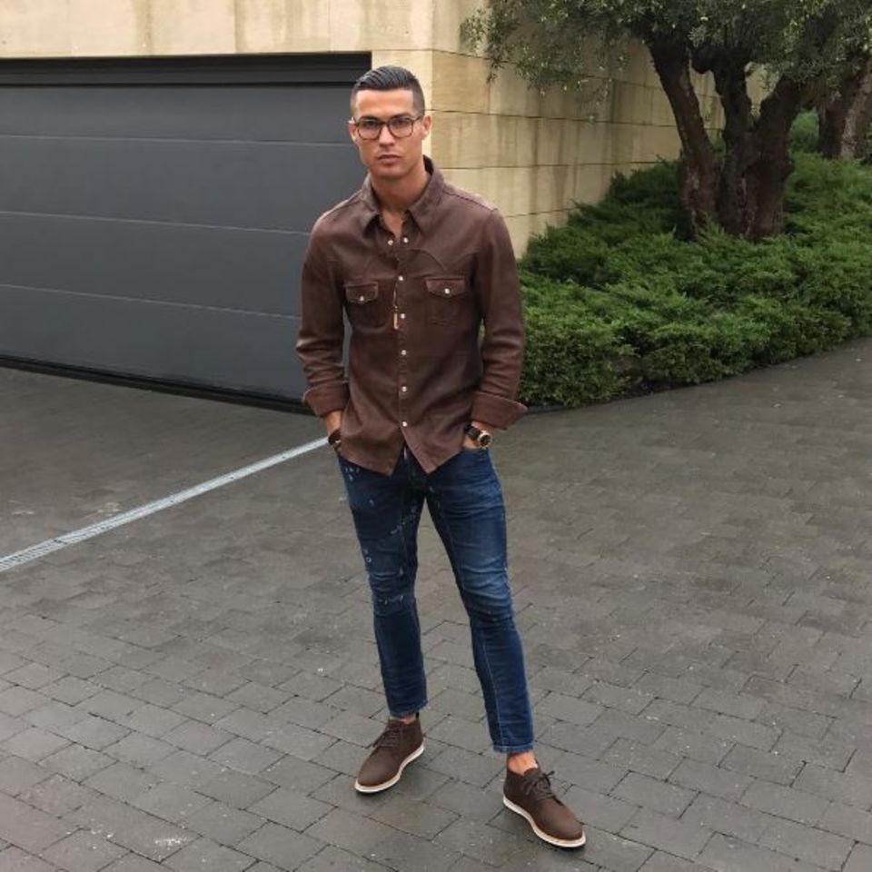 Sein Lederhemd: Ein Hemd aus Leder? Klingt merkwürdig - kein Grund für Cristiano Ronaldo es nicht zu tragen und damit verdammt lässig rüberzukommen.