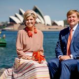 Tag 4  Das Königspaar posiert vor einem Wahrzeichen Sydneys.