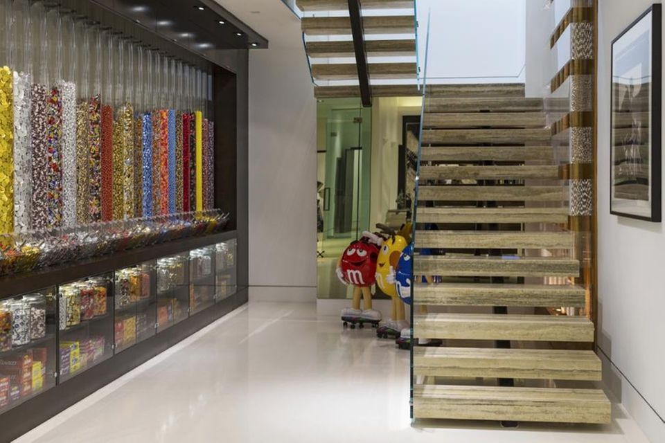 Kinderträume werden wahr!: Diese Treppen führen direkt ins Paradies: Welcome to the "Candy Room"! Diese Treppen führen direkt ins Paradies: Welcome to the "Candy Room"!