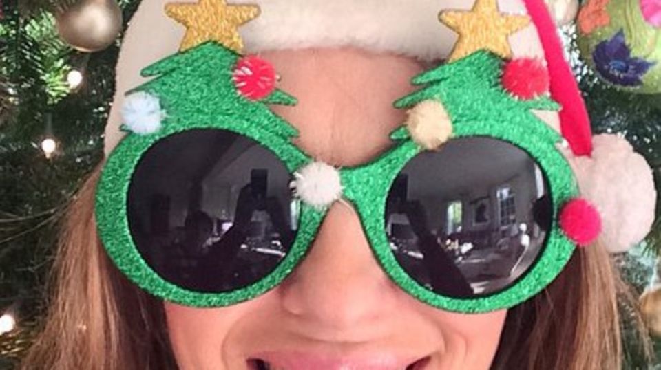Miles Teller: Liz Hurley freut sich auf Weihnachten Liz Hurley freut sich auf Weihnachten