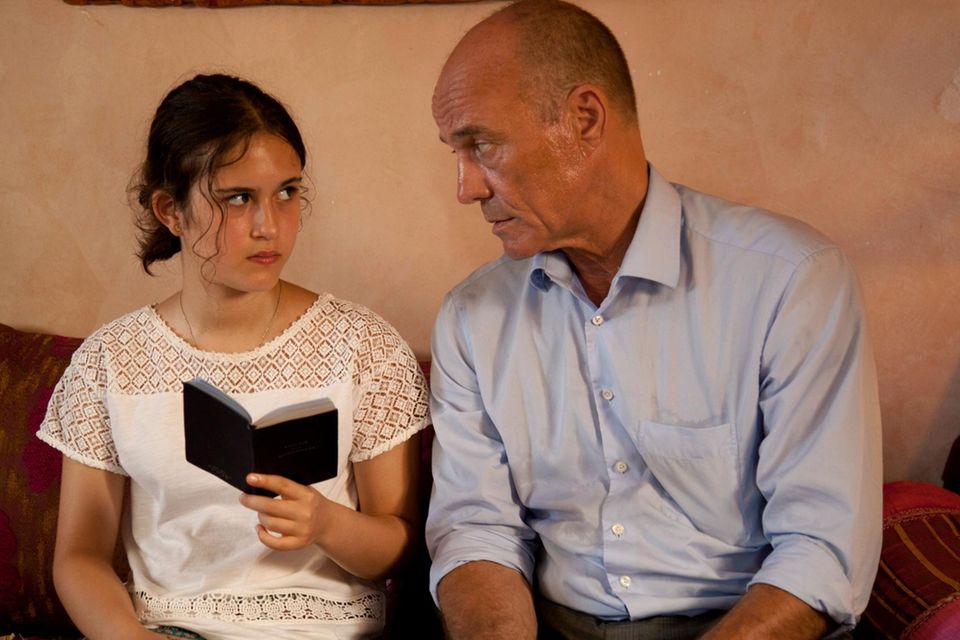 Maya Lauterbach + Heiner Lauterbach im GALA-Inteview:: In dem Zweiteiler "Spuren der Rache" spielt Heiner Lauterbach einen deutschen Beamten, dessen Familie bei einem Attentat in Berlin ums Leben kommt. In Marokko will er den mutmaßlichen Drahtzieher zur Rechenschaft ziehen – und trifft auf dessen Tochter (Maya Lauterbach). Lauterbach ist auch Produzent des Films. (Das Erste, 2. und 4. Januar 2017, 20.15 Uhr) In dem Zweiteiler "Spuren der Rache" spielt Heiner Lauterbach einen deutschen Beamten, dessen Familie bei einem Attentat in Berlin ums Leben kommt. In Marokko will er den mutmaßlichen Drahtzieher zur Rechenschaft ziehen – und trifft auf dessen Tochter (Maya Lauterbach). Lauterbach ist auch Produzent des Films. (Das Erste, 2. und 4. Januar 2017, 20.15 Uhr)