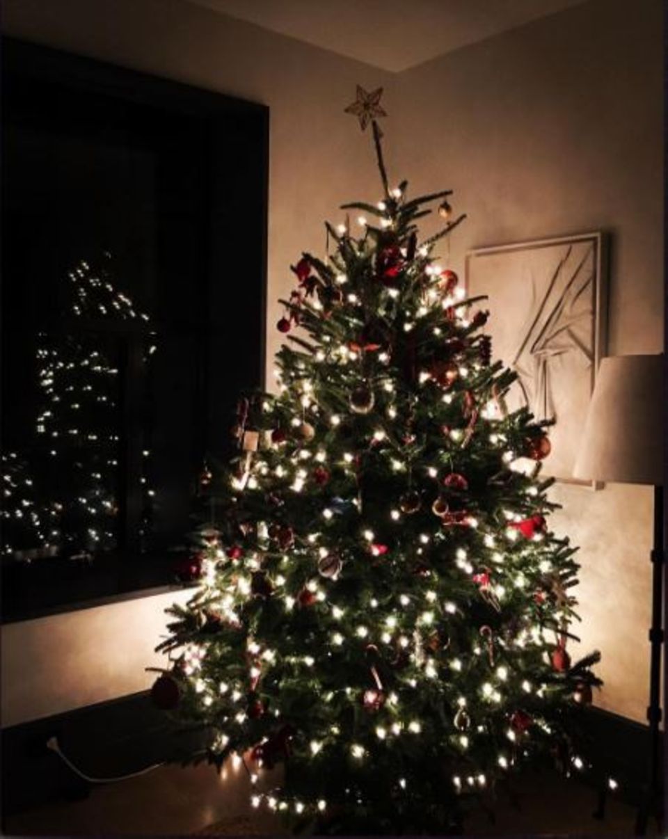Ta-taa, ta-taa: Bewundern Sie mit uns den Weihnachtsbaum von Naomi Watts. Ta-taa, ta-taa: Bewundern Sie mit uns den Weihnachtsbaum von Naomi Watts.