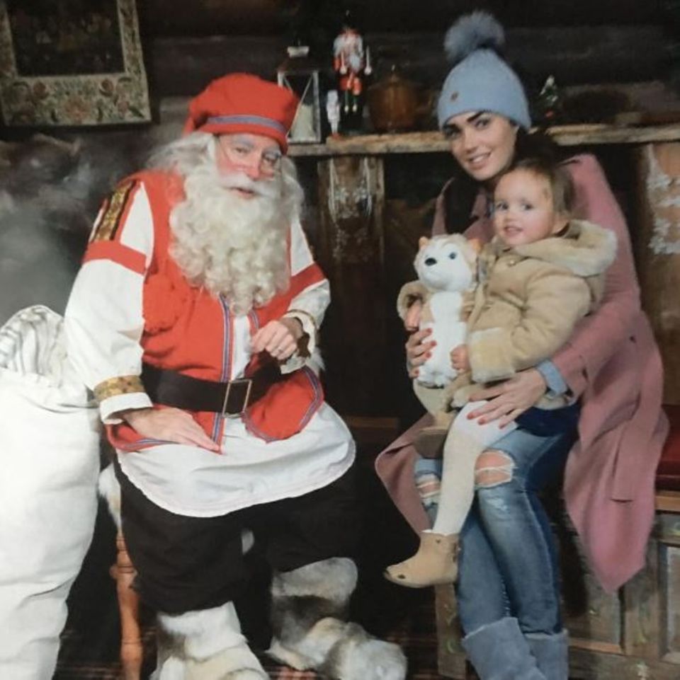 Der beste Tag für die Kleinen: Tamara Ecclestone begleitet ihre Tochter beim Besuch des Weihnachtsmannes. Der beste Tag für die Kleinen: Tamara Ecclestone begleitet ihre Tochter beim Besuch des Weihnachtsmannes.