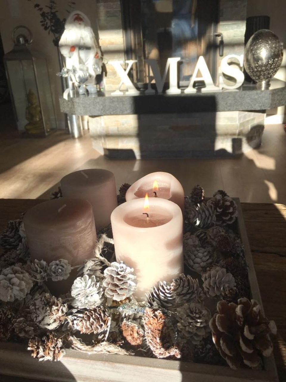 Mit einem Foto ihres Adventskranzes grüßt uns die sympathische Jana Ina Zarrella aus ihrem gemütlichen zu Hause. Mit einem Foto ihres Adventskranzes grüßt uns die sympathische Jana Ina Zarrella aus ihrem gemütlichen zu Hause.