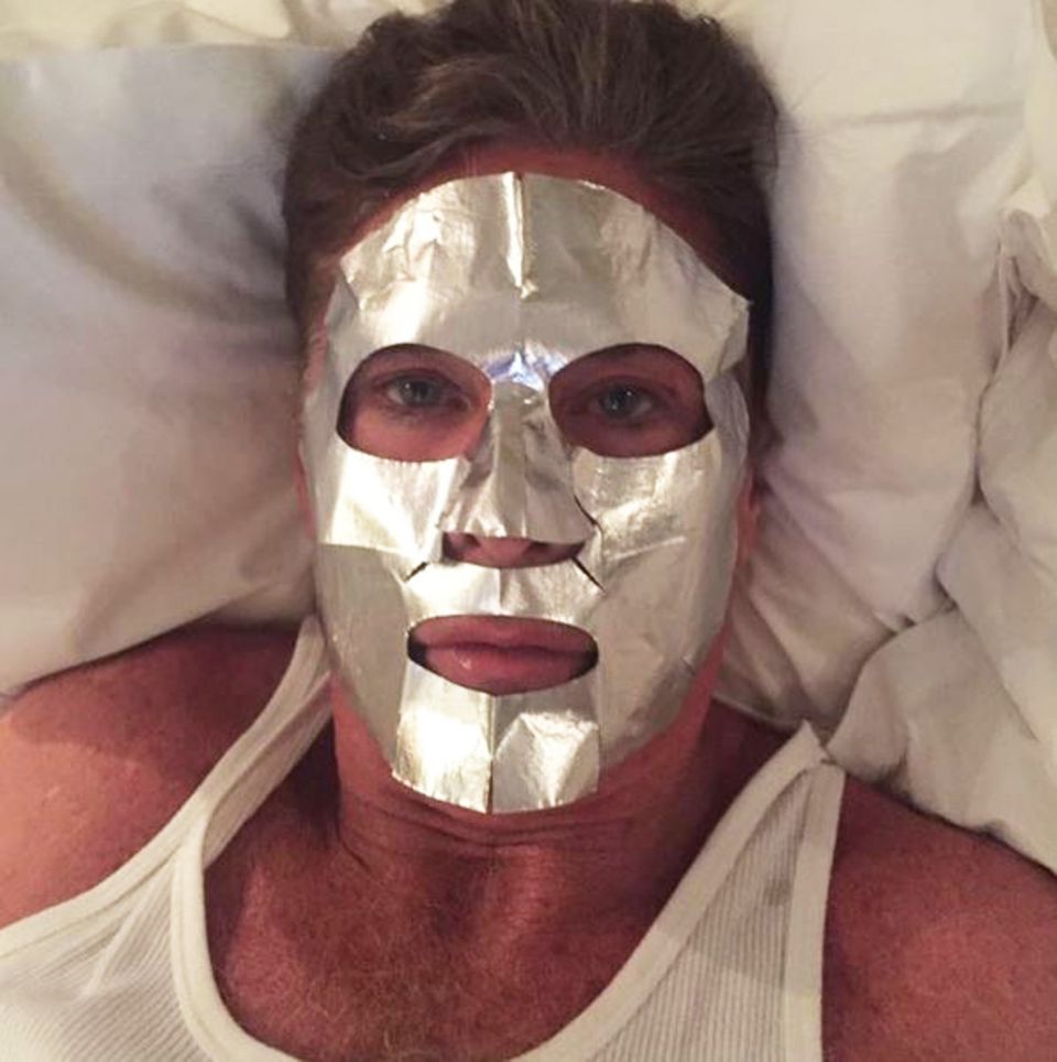 David Hasselhoff möchte offensichtlich mit einem besonders frischen Teint ins neue Jahr starten. David Hasselhoff möchte offensichtlich mit einem besonders frischen Teint ins neue Jahr starten.