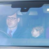 20. Dezember 2016  Die Queen hat eingeladen zum Vorweihnachts-Lunch. Prinz William lenkt das Auto persönlich, in dem seine Frau Kate, sein Sohn George und Bruder Harry sitzen.