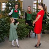 14. Dezember 2016  Das waird unser Baum! Estelle hat die Wahl getroffen.