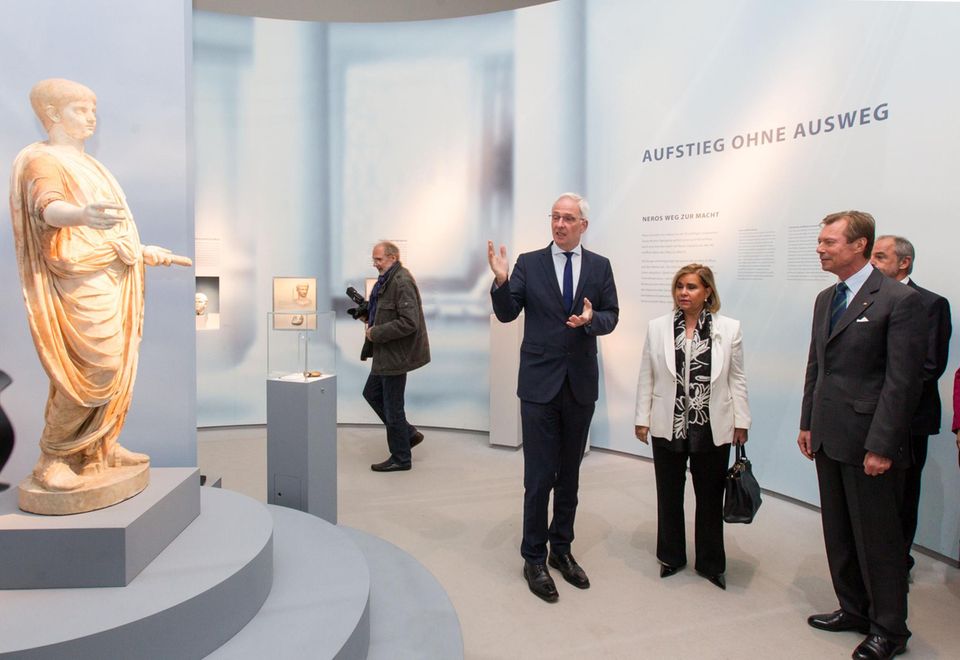 Oktober: Großherzog Henri und Großherzogin Maria Teresa Luxemburgs Großherzogspaar kommt nach Trier in Rheinische Museum zur Ausstellung "Nero - Kauser, Künstler und Tyrann". Oktober: Großherzog Henri und Großherzogin Maria Teresa Luxemburgs Großherzogspaar kommt nach Trier in Rheinische Museum zur Ausstellung "Nero - Kauser, Künstler und Tyrann".