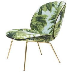 Ein Platz im Grünen: Der "Beetle Lounge Chair" erinnert an die Fünfzigerjahre (Gubi, ca. 1.960 Euro)