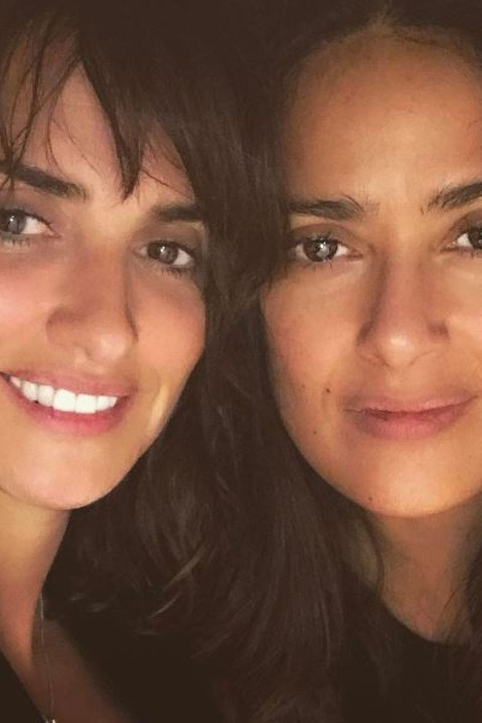 Penèlope Cruz und Salma Hayek "Gute Freunde bleiben für immer" - postet Salma Hayek zu ihrem innigen Foto mit Penélope Cruz. Penèlope Cruz und Salma Hayek "Gute Freunde bleiben für immer" - postet Salma Hayek zu ihrem innigen Foto mit Penélope Cruz.