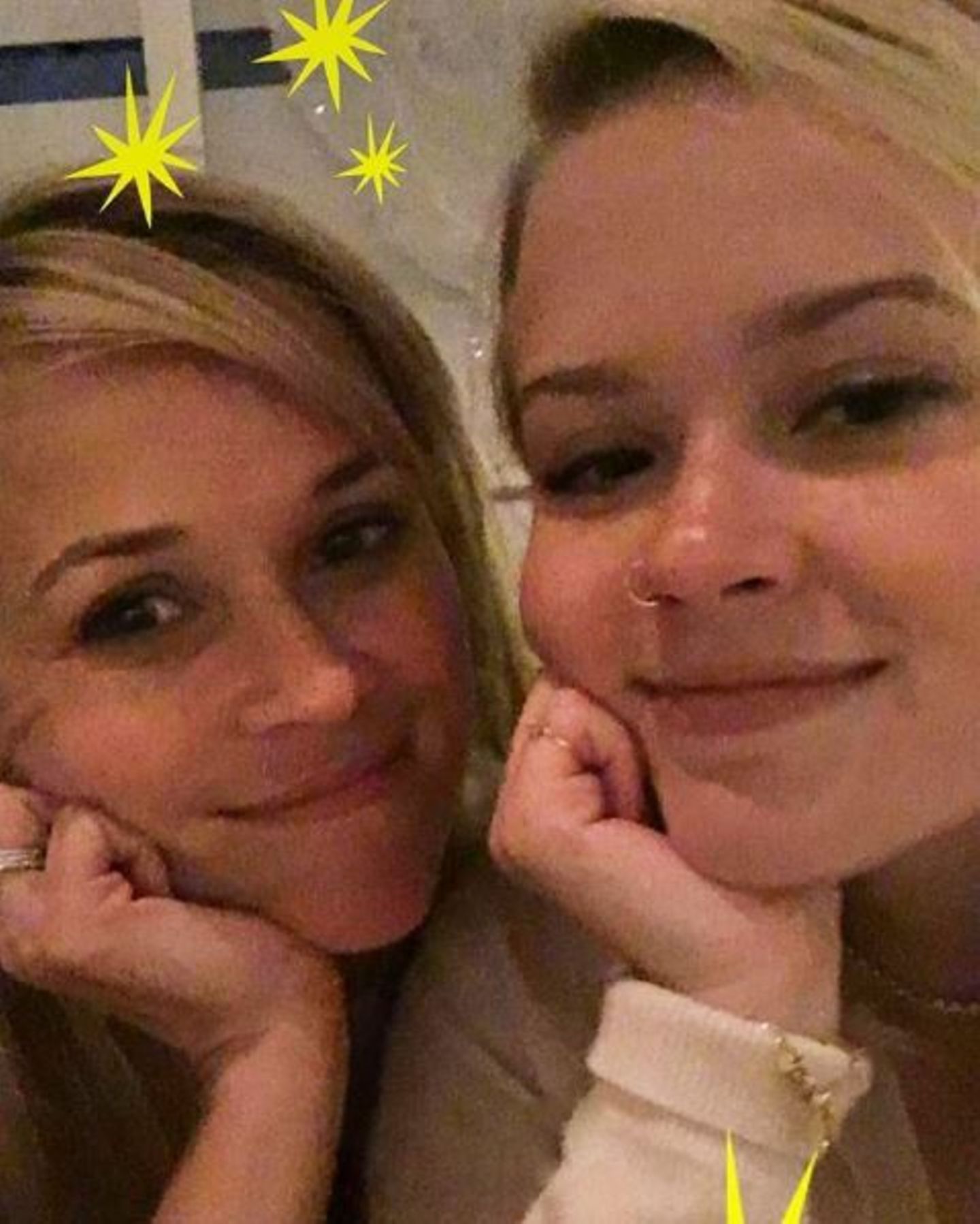 Reese Witherspoon wünscht ihren Fans ein frohes Neues und erfreut sie mit einem Selfie von ihr und Tochter Ava Elizabeth Phillippe.