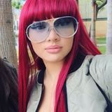 Es gibt wohl keine Haarfarbe, die sie noch nicht ausprobiert hat: Auch der rote Schopf steht Shirin super.