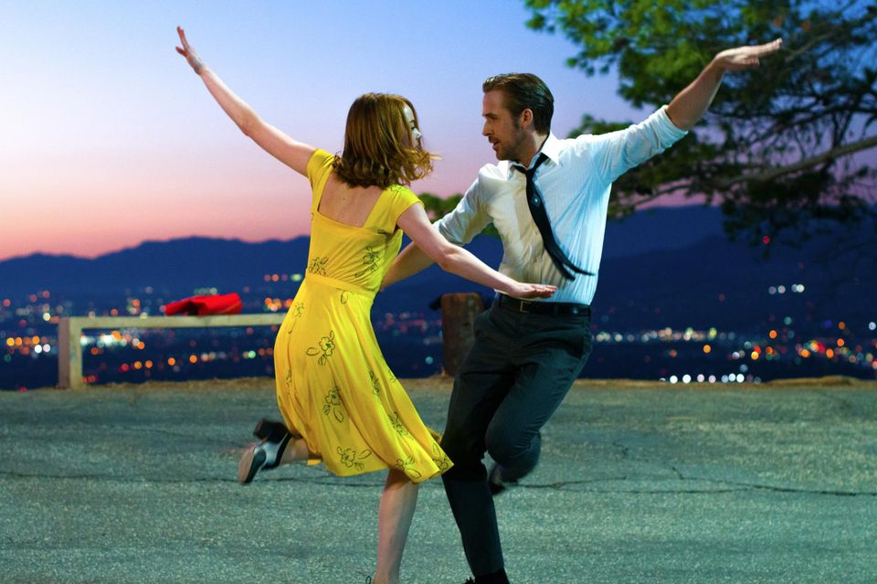 Flirty Dancing: Emma Stone und Ryan Gosling in einer "La La Land"-Szene (Filmstart: 12. Januar)