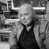 Die Abschiede 2017: Um diese Stars trauern wir: 16. Januar 2017: Franz Jarnach (72 Jahre) "Halt die Klappe, ich hab' Feierabend!" mit diesem Spruch führte Franz Jarnach alias Schildkröte das Ende der Serie "Ditsche - das wirklich wahre Leben" ein. Mehr sagte er nicht und trank die ganze Sendung über sein Bier. Der Musiker ist am Herzinfarkt verstorben.