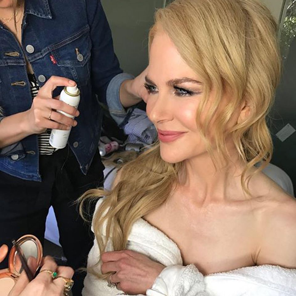 "Ich freue mich so, mit meinen Ehemann heute zu den Golden Globes zu gehen", schreibt Nicole Kidman zu diesem Schnappschuss. Wenn das Haare-Make-up-Team so gute Arbeit geleistet hat, ist das auch ein Grund zur Freude.