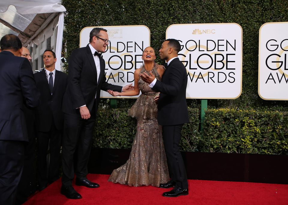 Vince Vaughn hat Chrissy Teigen und John Legend scheinbar etwas sehr lustiges erzählt. Vince Vaughn hat Chrissy Teigen und John Legend scheinbar etwas sehr lustiges erzählt.