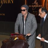 Jede Menge Gepäck im Schlepptau: Jude Law am Flughafen in London bei seiner Rückkehr aus Los Angeles.