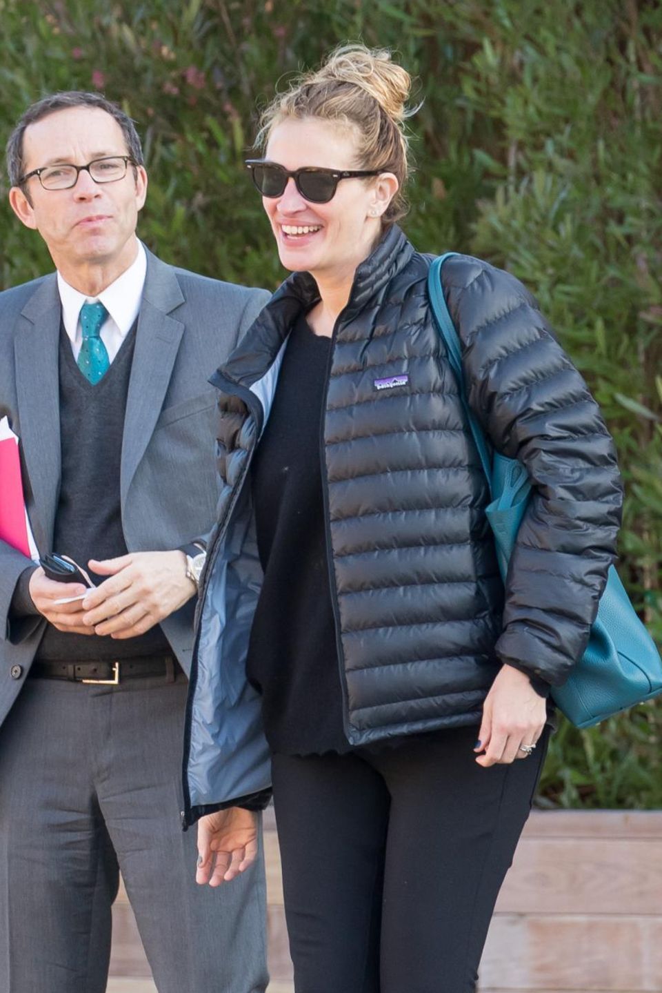 Julia Roberts und Richard Lovett arbeiten seit Jahren zusammen. Das Treffen mit ihrem Agenten zaubert der Schauspielerin ein Lächeln ins Gesicht. Julia Roberts und Richard Lovett arbeiten seit Jahren zusammen. Das Treffen mit ihrem Agenten zaubert der Schauspielerin ein Lächeln ins Gesicht.