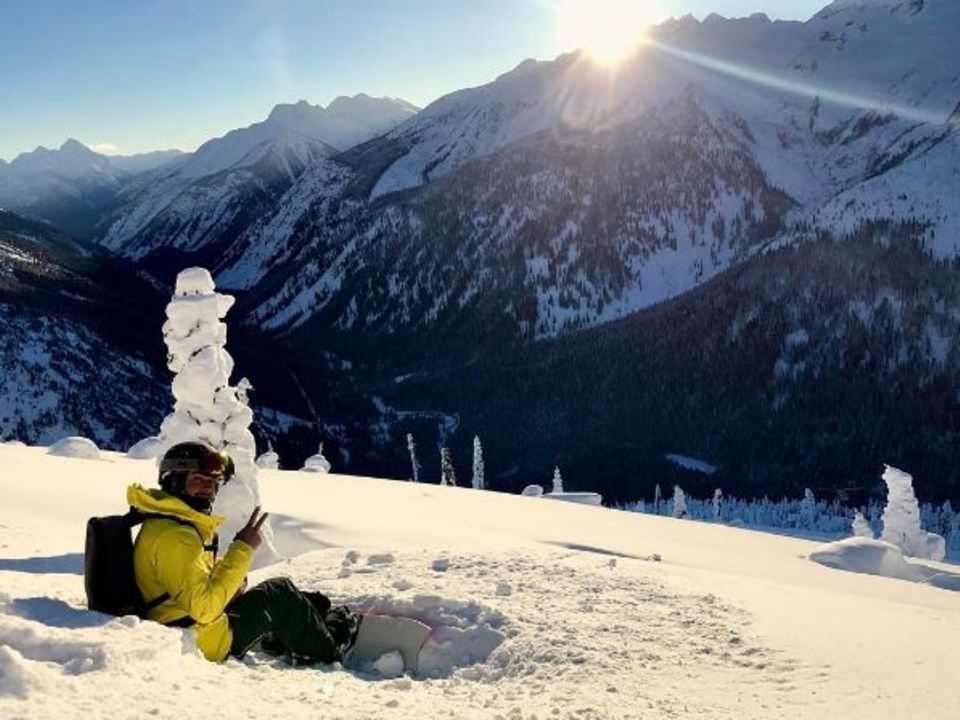 Ja, unser F1-Flitzer Lewis Hamilton ist auch auf dem Snowboard flink unterwegs. Er legt aber auch gerne einen Boxenstopp ein, um die atemberaubende Aussicht zu genießen. Ja, unser F1-Flitzer Lewis Hamilton ist auch auf dem Snowboard flink unterwegs. Er legt aber auch gerne einen Boxenstopp ein, um die atemberaubende Aussicht zu genießen.
