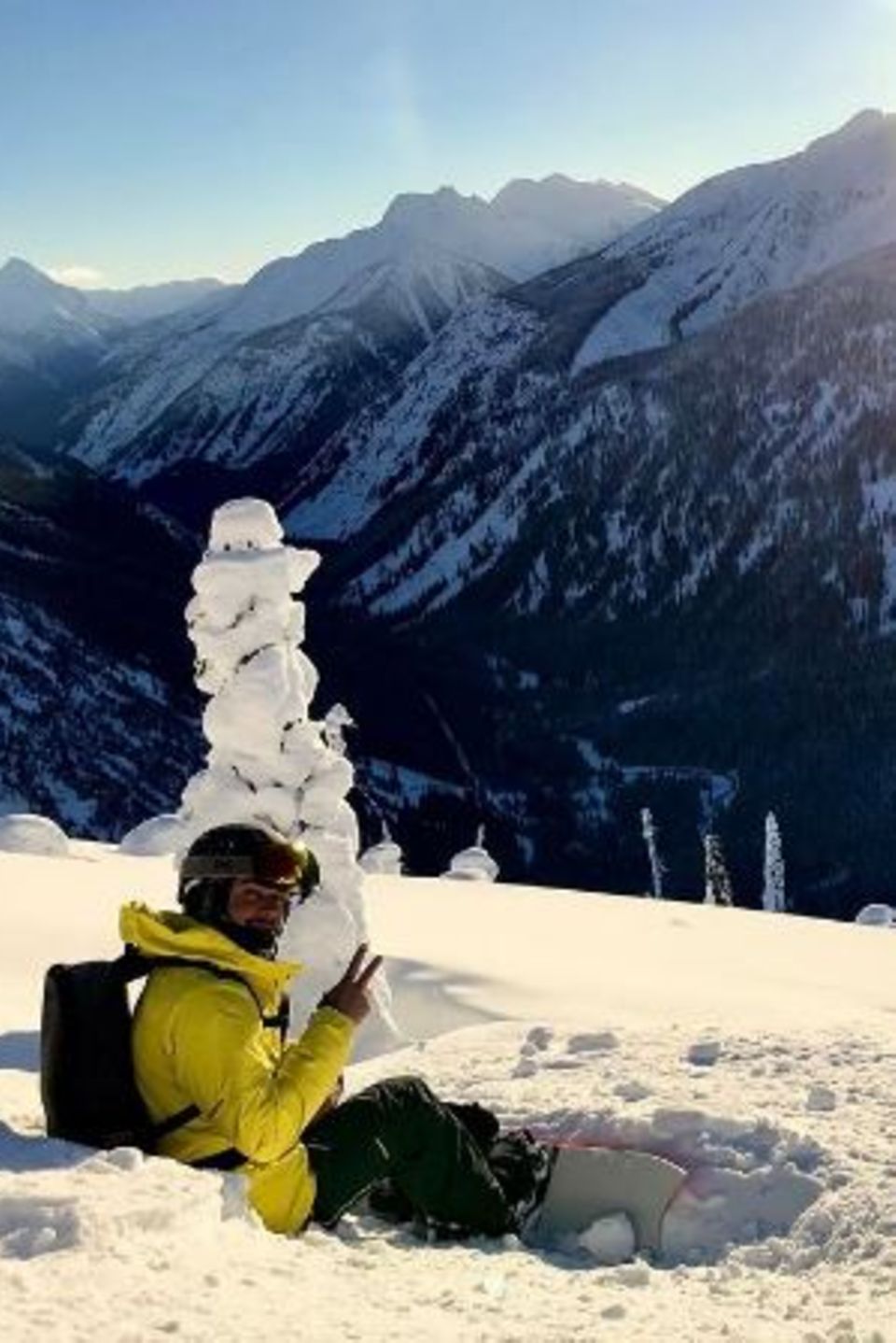 Ja, unser F1-Flitzer Lewis Hamilton ist auch auf dem Snowboard flink unterwegs. Er legt aber auch gerne einen Boxenstopp ein, um die atemberaubende Aussicht zu genießen. Ja, unser F1-Flitzer Lewis Hamilton ist auch auf dem Snowboard flink unterwegs. Er legt aber auch gerne einen Boxenstopp ein, um die atemberaubende Aussicht zu genießen.