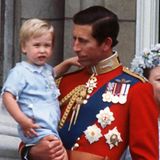 Vater und Sohn im direkten Vergleich 1984: Die Ohren hat William auf jeden Fall nicht von Charles geerbt.
